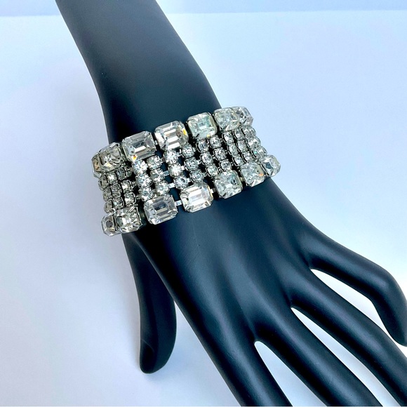 VINTAGE WEISS RHINESTONE CRYSTAL WIDE CUFF BRACELET - SIGNED - Picture 3 of 10